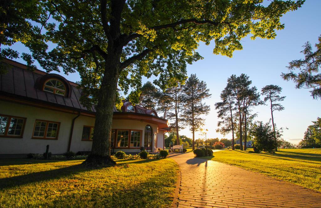 Saka Manor Hotel Exterior foto