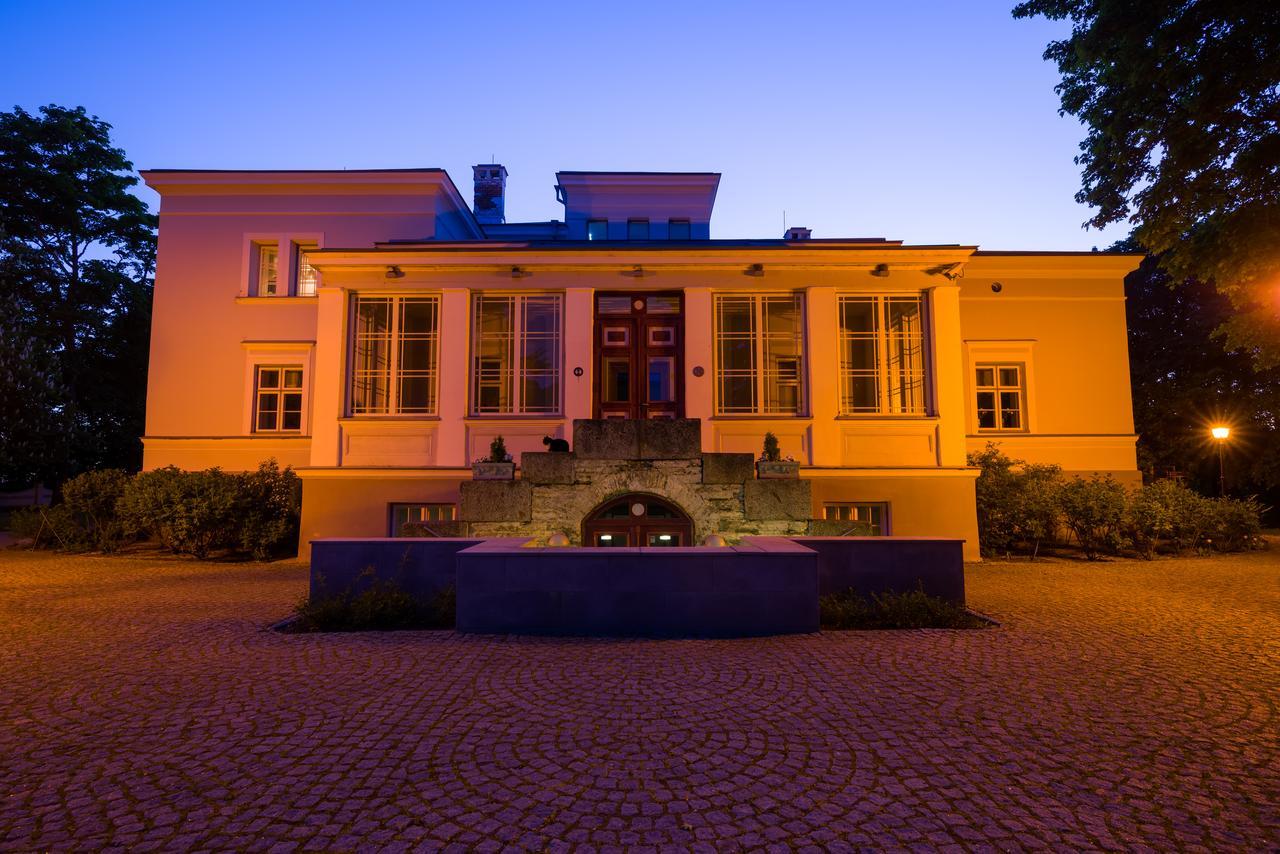 Saka Manor Hotel Exterior foto