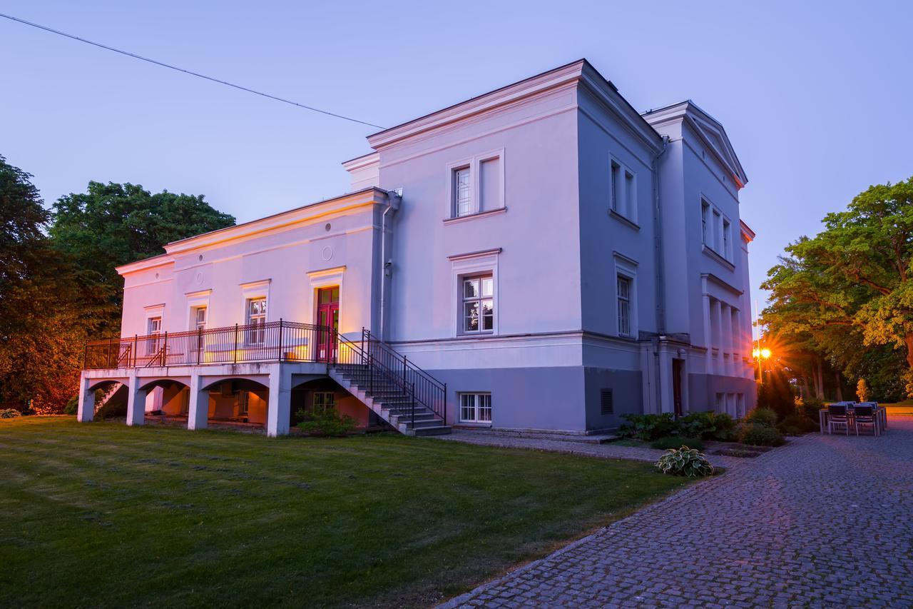 Saka Manor Hotel Exterior foto
